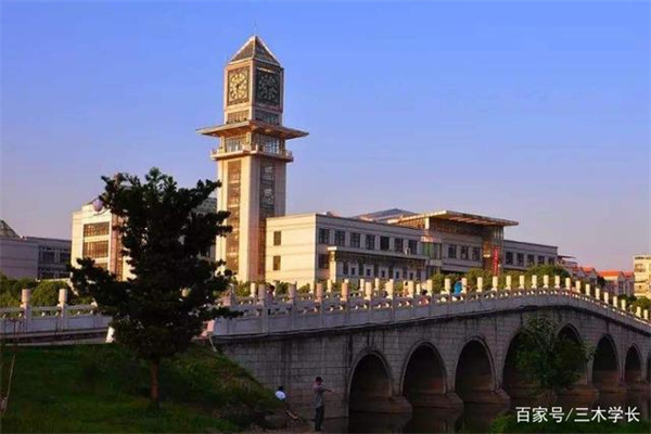 关税风暴下 中概股、赴美上市企业何去何从?投行人士提出三大策略